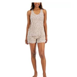 NWT ALFANI
Super-Soft Tank & Shorts Pajama sheepskin set